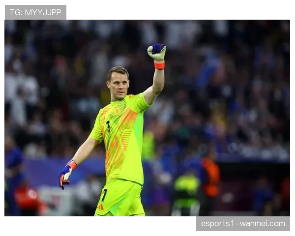 拜仁诺伊尔复出稳定门线，但出击失误导致第二粒失球